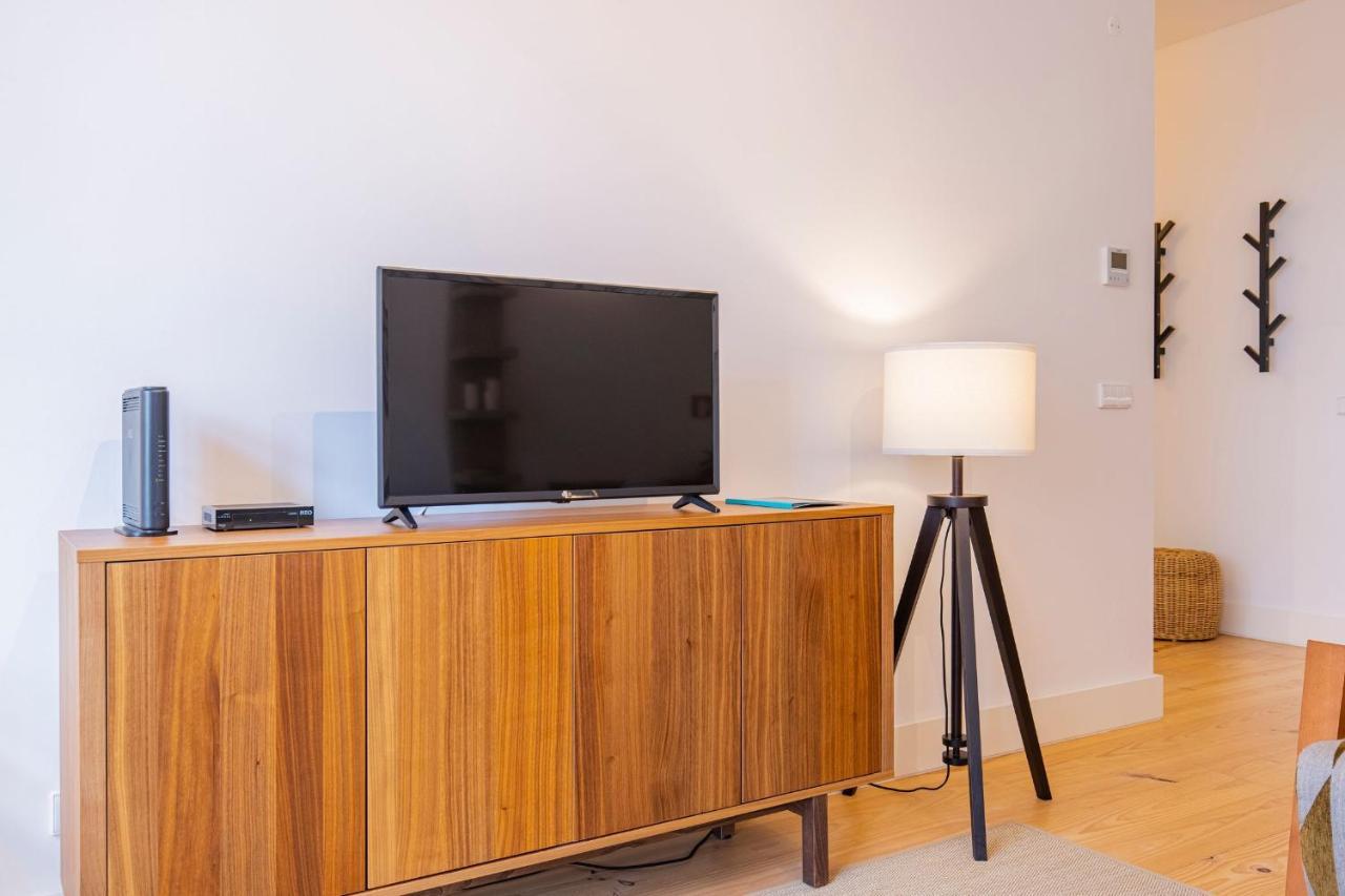 Modern Rustic Flat In Santos By Lovelystay Lisbon Exterior photo